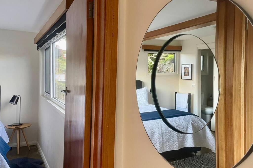 Apartment Spacious - Warm And Welcoming In Lindisfarne, 8 Min From Cbd Lindisfarne