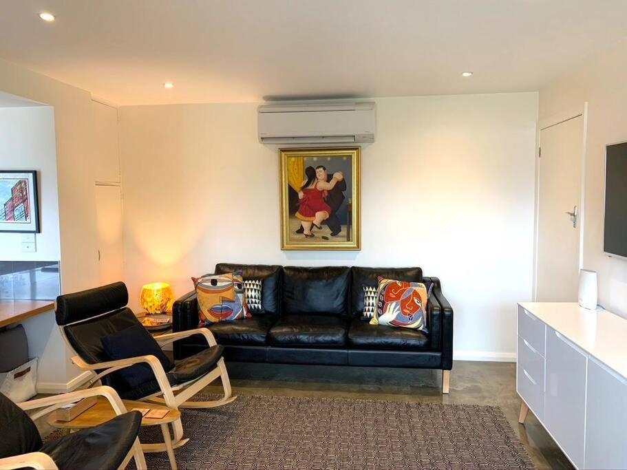 Apartment Spacious - Warm And Welcoming In Lindisfarne, 8 Min From Cbd Lindisfarne