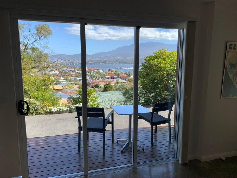 Spacious - Warm And Welcoming In Lindisfarne, 8 Min From Cbd *